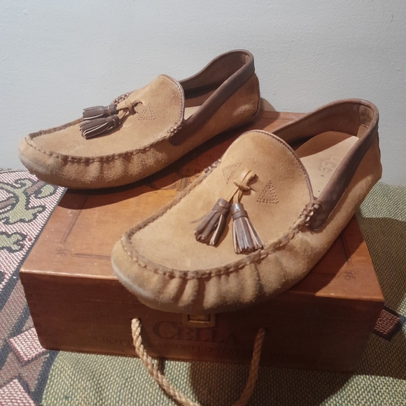 UGG "Marris" suede slip-on driving moccasins.  Tan suede, men's size 10 - Picture 4 of 10